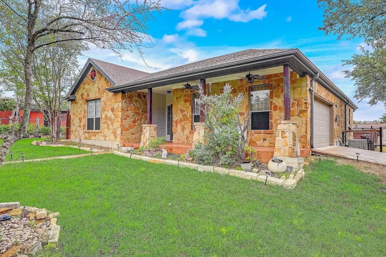Вилла Stargazer Ranch Дрипинг-Спрингс Экстерьер фото